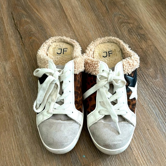 Hard sole slippers - Picture 1 of 3